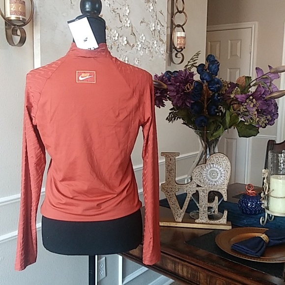 NWT Women's Nike Logo Print Mock-neck long Sleeve Top In Terracota. Size M - Picture 11 of 17